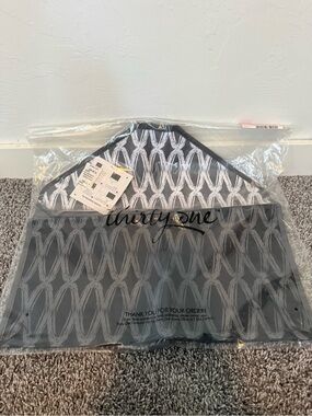NIP-Thirty-one Hang it Up Pocket in Charcoal Links